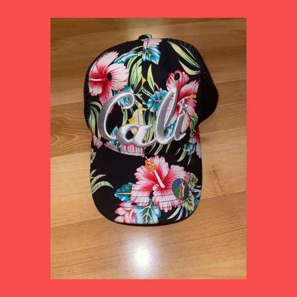 Accessories - Womens Black and Floral SnapBack Cap Hat Womens Black and Floral SnapBack Cap